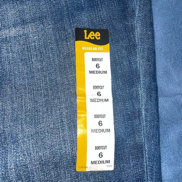 ***NEW WITH TAGS - NEVER WORN ***
Lee Regular fit boot cut blue jeans size 6 - Picture 4 of 8